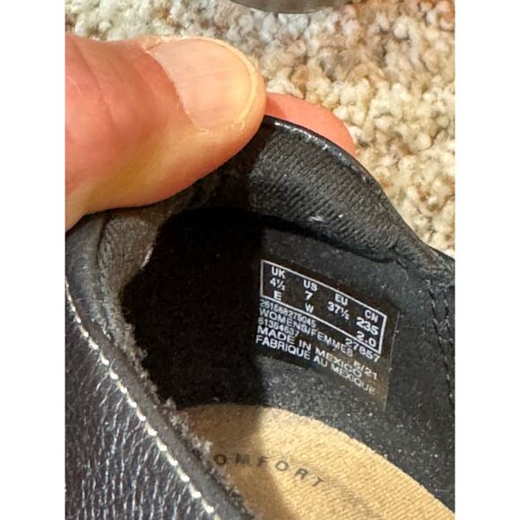 CLARKS Collection, black leather loafers, size 7 Wide - Picture 6 of 10